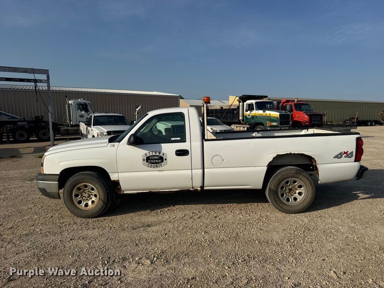 image for item DY3183 2006 Chevrolet Silverado 1500 pickup truck