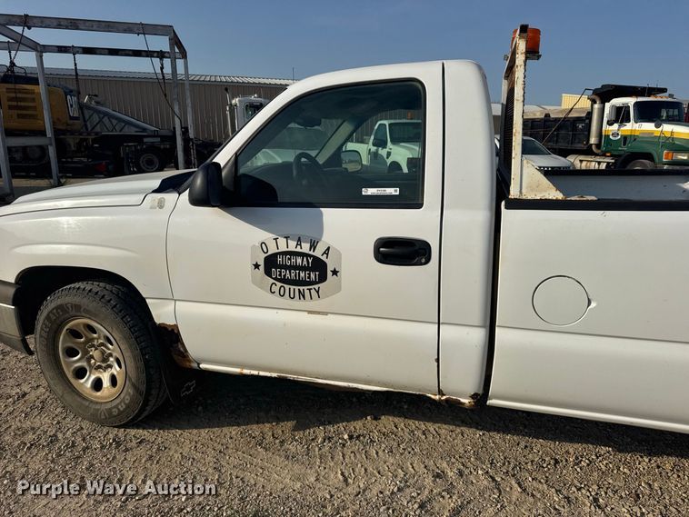 image for item DY3183 2006 Chevrolet Silverado 1500 pickup truck