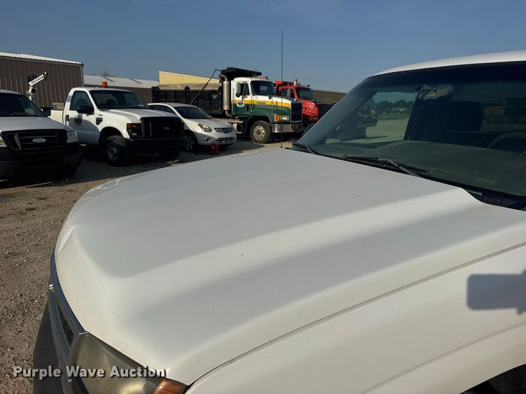 image for item DY3183 2006 Chevrolet Silverado 1500 pickup truck