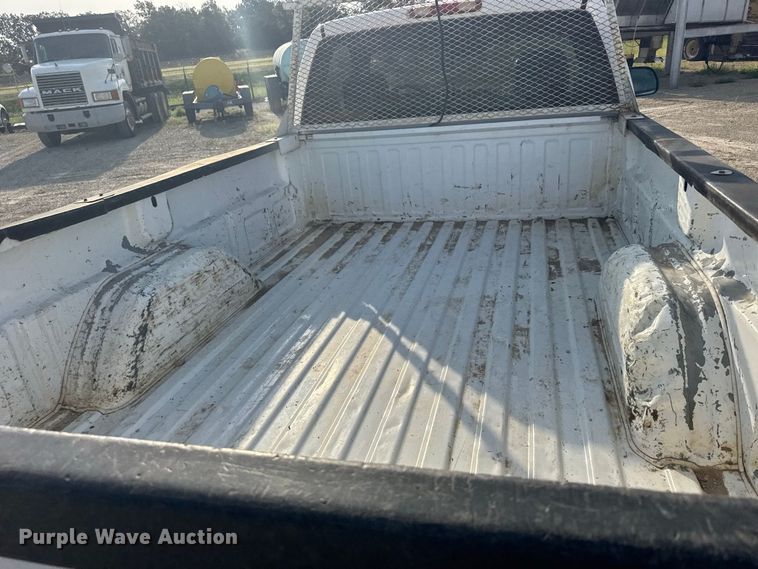 image for item DY3183 2006 Chevrolet Silverado 1500 pickup truck