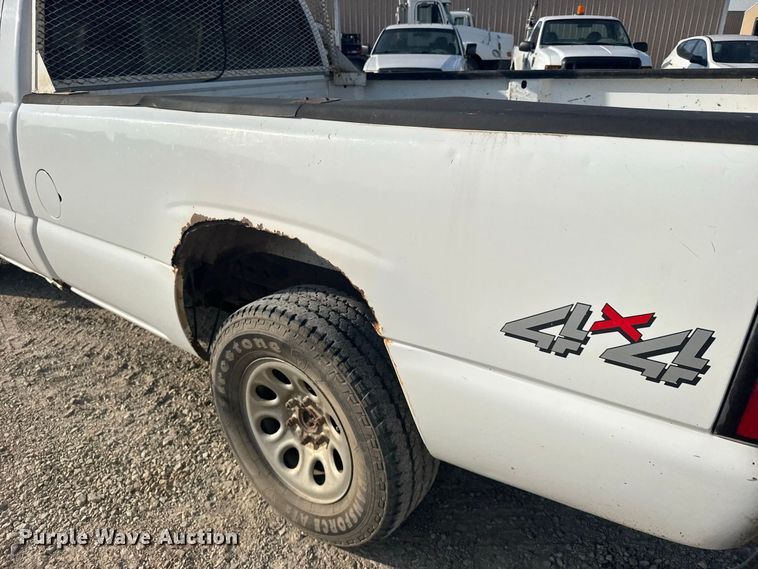 image for item DY3183 2006 Chevrolet Silverado 1500 pickup truck