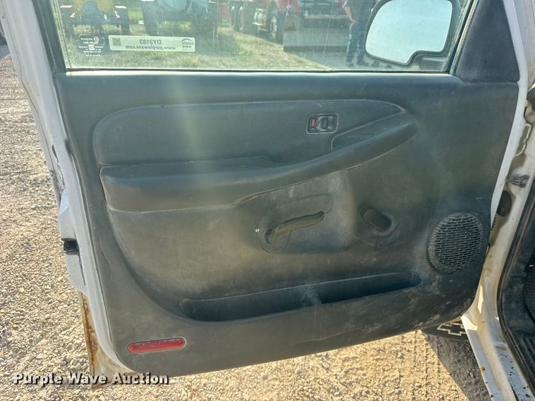 image for item DY3183 2006 Chevrolet Silverado 1500 pickup truck