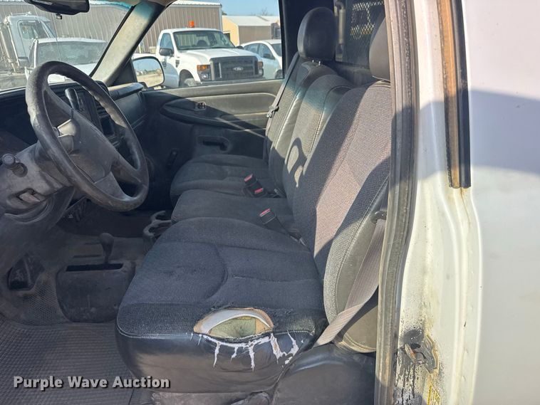 image for item DY3183 2006 Chevrolet Silverado 1500 pickup truck