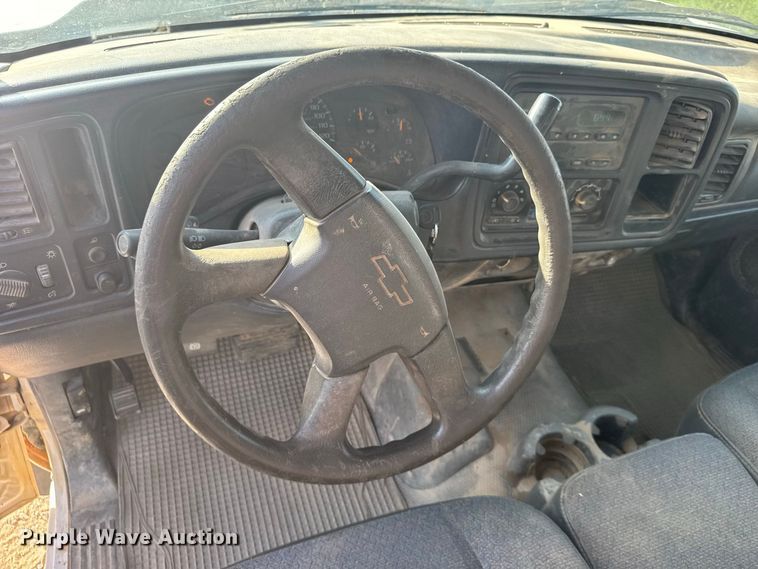 image for item DY3183 2006 Chevrolet Silverado 1500 pickup truck
