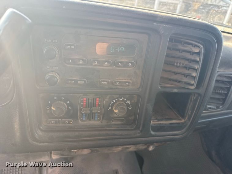 image for item DY3183 2006 Chevrolet Silverado 1500 pickup truck