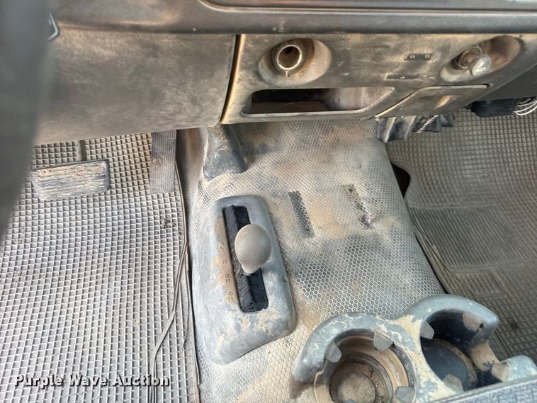 image for item DY3183 2006 Chevrolet Silverado 1500 pickup truck