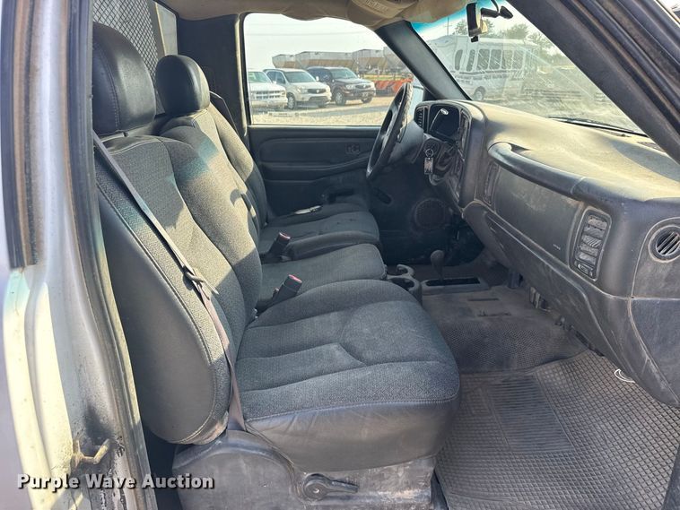 image for item DY3183 2006 Chevrolet Silverado 1500 pickup truck