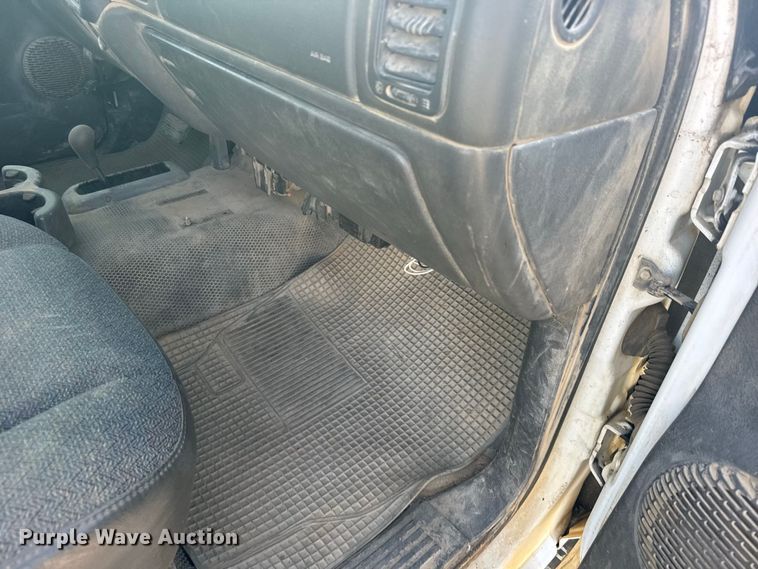 image for item DY3183 2006 Chevrolet Silverado 1500 pickup truck