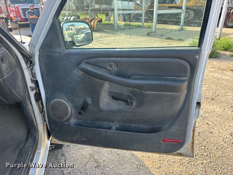 image for item DY3183 2006 Chevrolet Silverado 1500 pickup truck