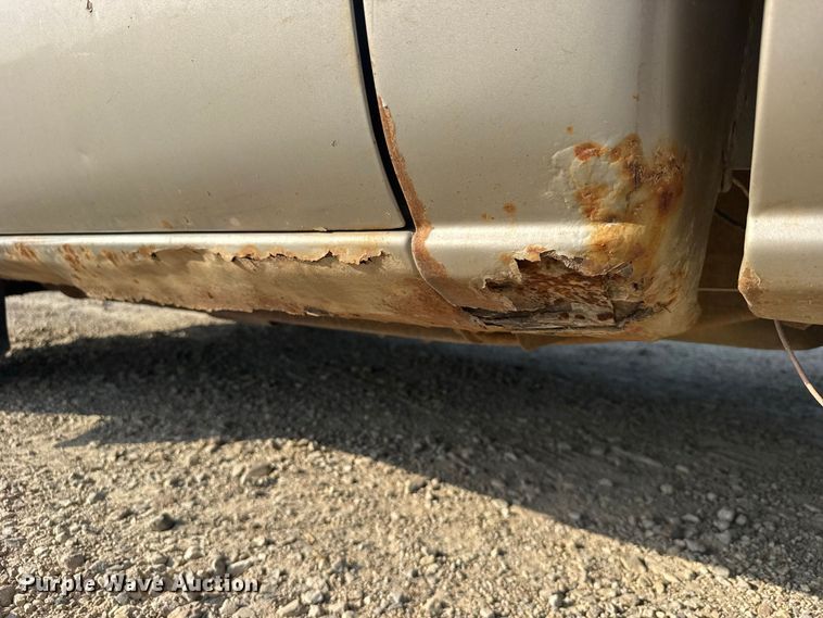 image for item DY3184 2004 Chevrolet Silverado 1500 pickup truck