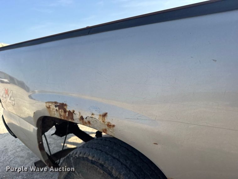 image for item DY3184 2004 Chevrolet Silverado 1500 pickup truck