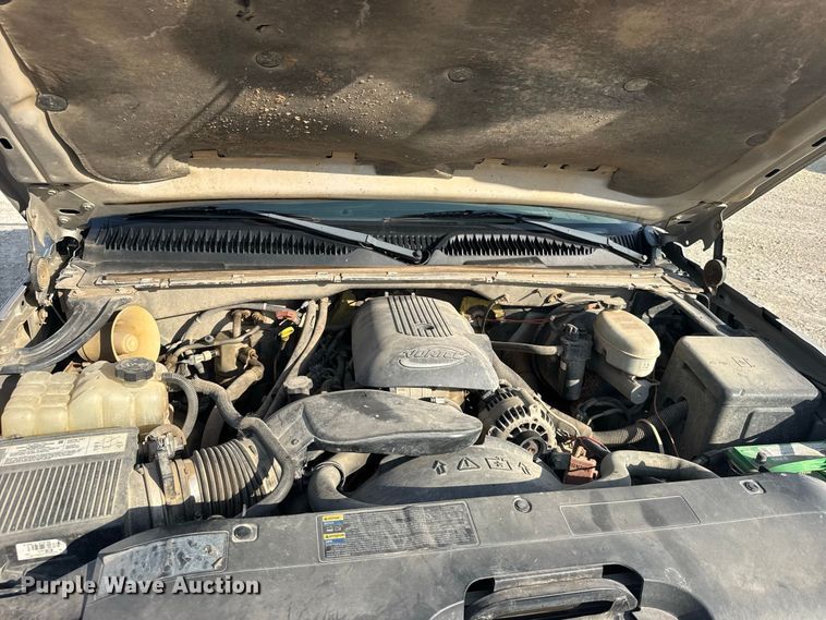 image for item DY3184 2004 Chevrolet Silverado 1500 pickup truck