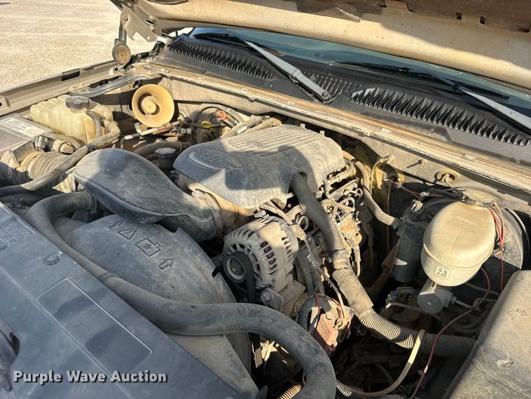 image for item DY3184 2004 Chevrolet Silverado 1500 pickup truck