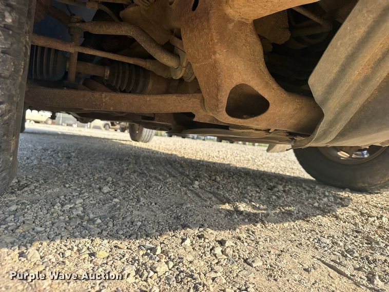 image for item DY3184 2004 Chevrolet Silverado 1500 pickup truck