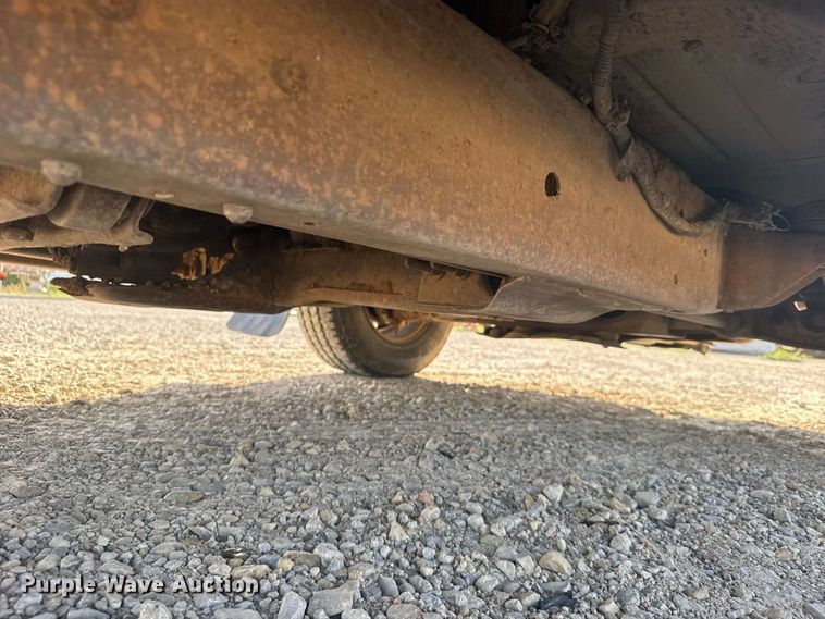 image for item DY3184 2004 Chevrolet Silverado 1500 pickup truck