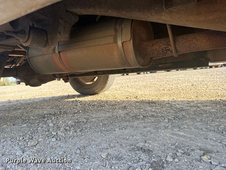 image for item DY3184 2004 Chevrolet Silverado 1500 pickup truck