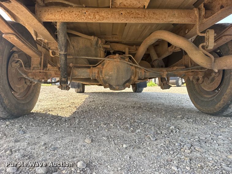 image for item DY3184 2004 Chevrolet Silverado 1500 pickup truck