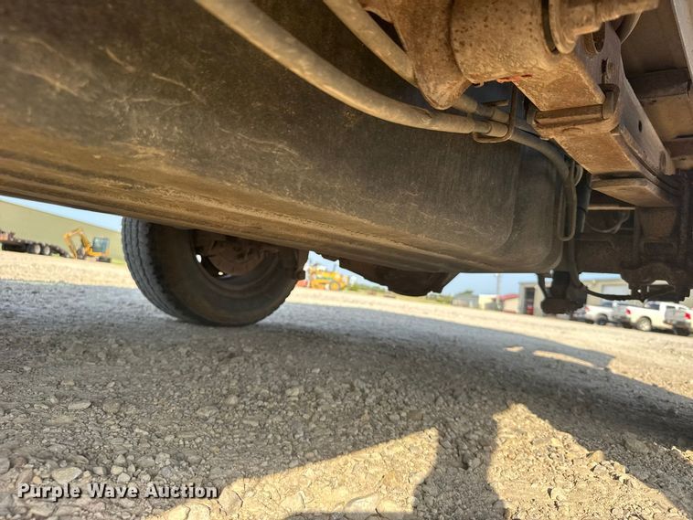 image for item DY3184 2004 Chevrolet Silverado 1500 pickup truck