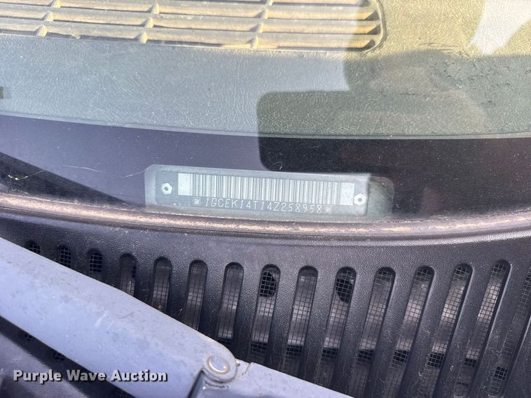 image for item DY3184 2004 Chevrolet Silverado 1500 pickup truck