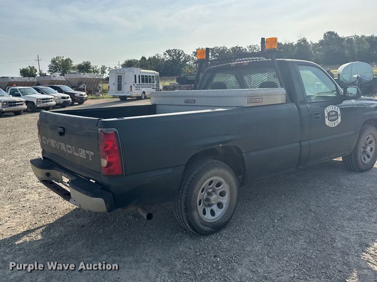 image for item DY3185 2006 Chevrolet Silverado 1500 pickup truck