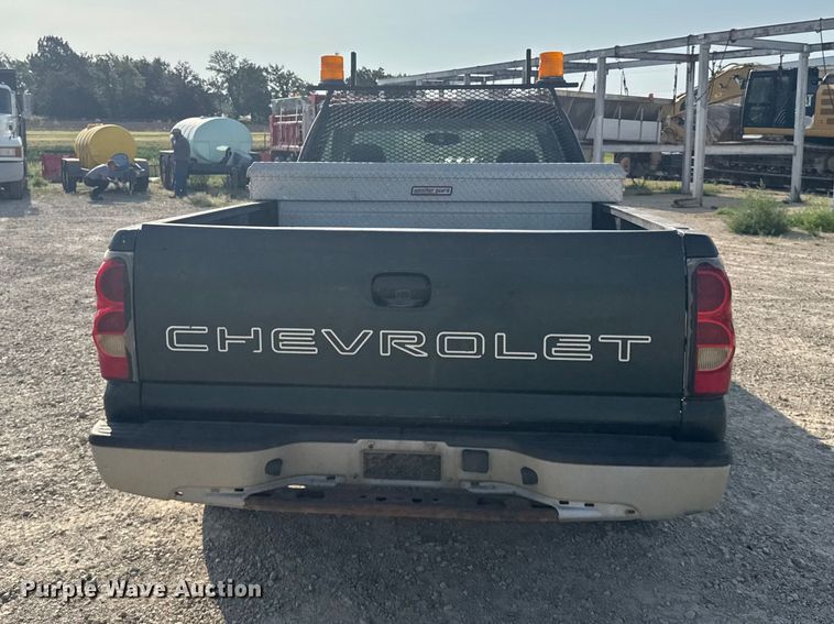 image for item DY3185 2006 Chevrolet Silverado 1500 pickup truck