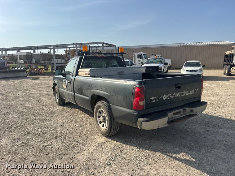 image for item DY3185 2006 Chevrolet Silverado 1500 pickup truck