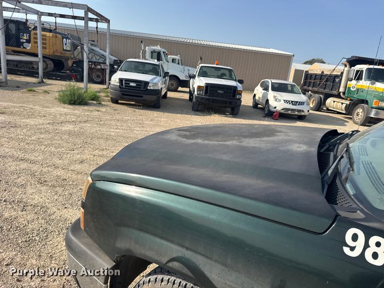 image for item DY3185 2006 Chevrolet Silverado 1500 pickup truck