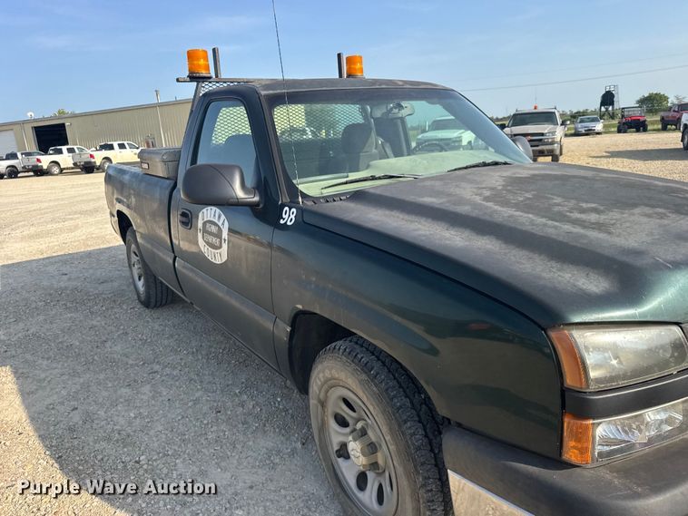 image for item DY3185 2006 Chevrolet Silverado 1500 pickup truck