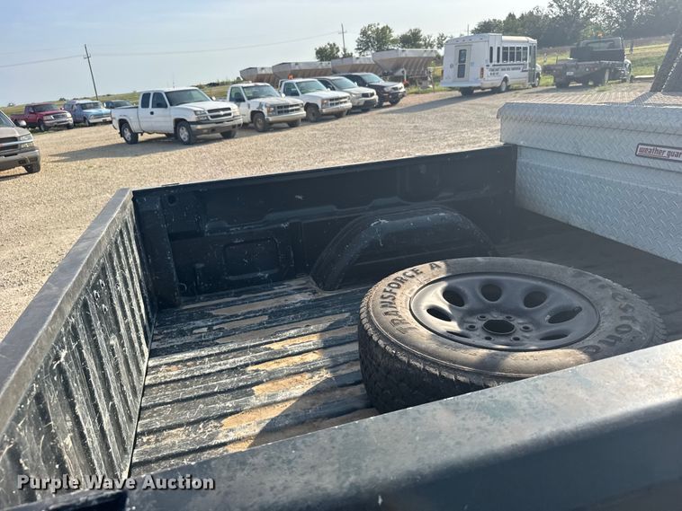 image for item DY3185 2006 Chevrolet Silverado 1500 pickup truck
