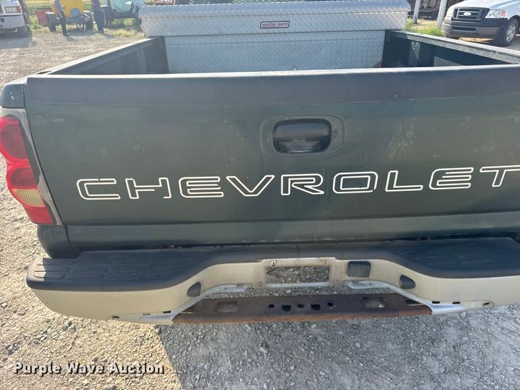 image for item DY3185 2006 Chevrolet Silverado 1500 pickup truck