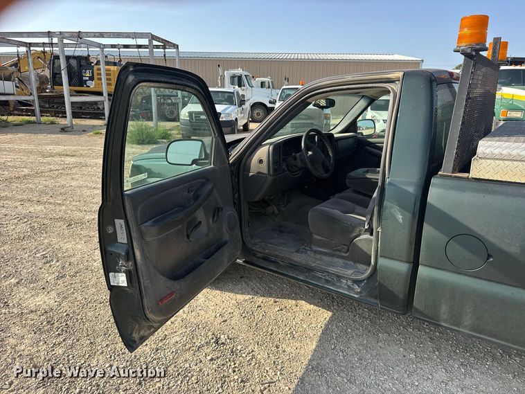 image for item DY3185 2006 Chevrolet Silverado 1500 pickup truck