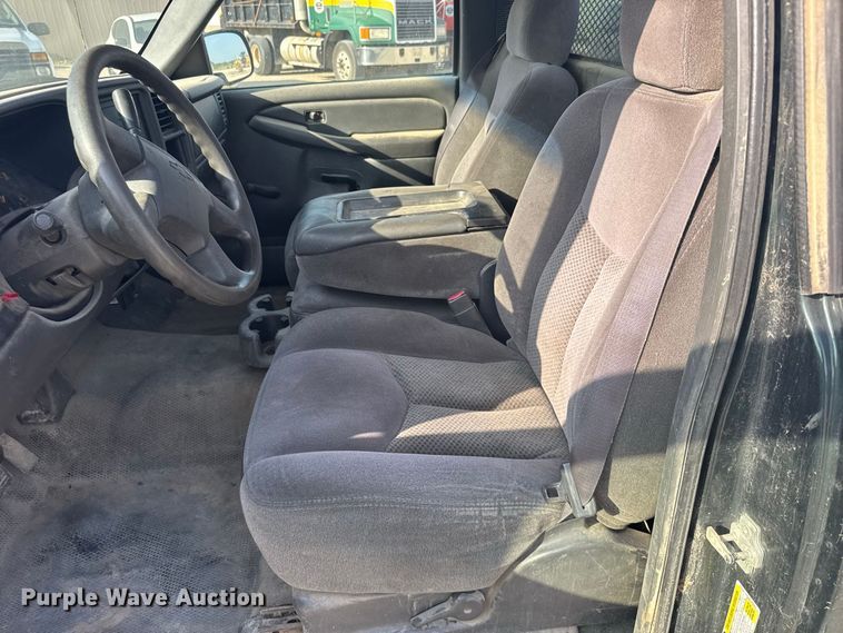 image for item DY3185 2006 Chevrolet Silverado 1500 pickup truck