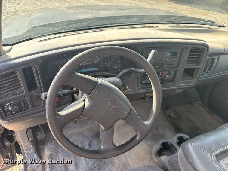 image for item DY3185 2006 Chevrolet Silverado 1500 pickup truck