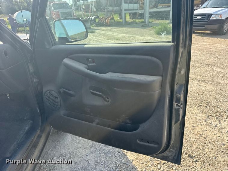 image for item DY3185 2006 Chevrolet Silverado 1500 pickup truck