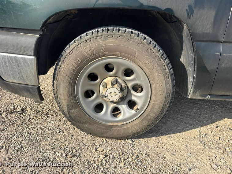 image for item DY3185 2006 Chevrolet Silverado 1500 pickup truck