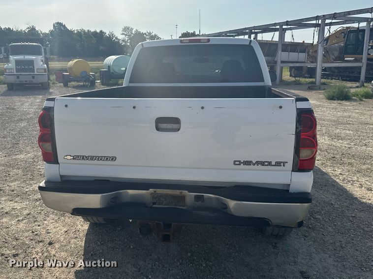 image for item DY3186 2005 Chevrolet Silverado 1500 Ext. Cab pickup truck