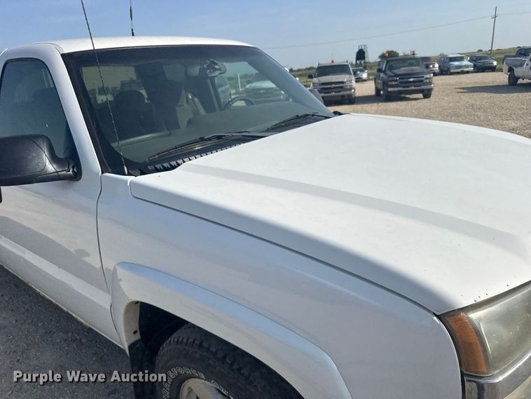image for item DY3186 2005 Chevrolet Silverado 1500 Ext. Cab pickup truck