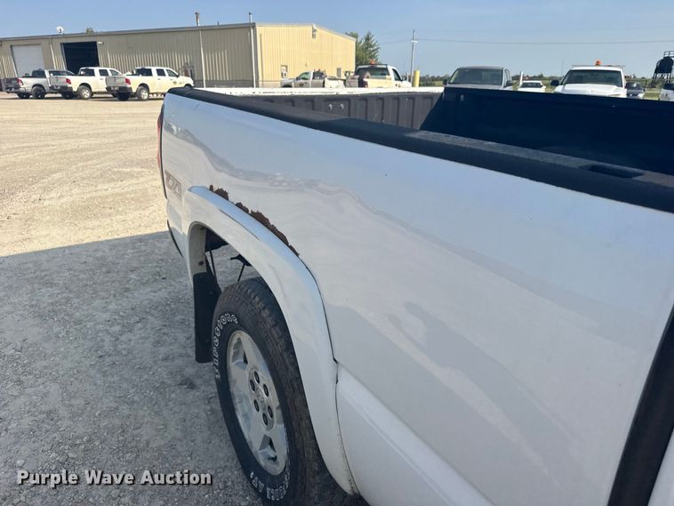 image for item DY3186 2005 Chevrolet Silverado 1500 Ext. Cab pickup truck