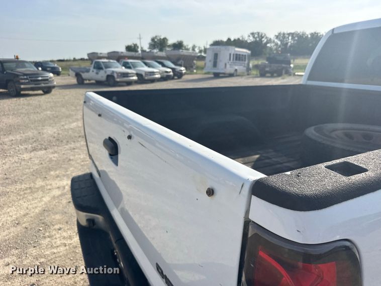 image for item DY3186 2005 Chevrolet Silverado 1500 Ext. Cab pickup truck