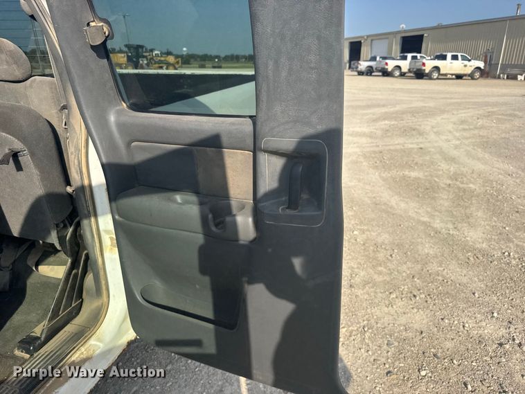 image for item DY3186 2005 Chevrolet Silverado 1500 Ext. Cab pickup truck