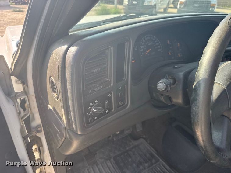 image for item DY3186 2005 Chevrolet Silverado 1500 Ext. Cab pickup truck