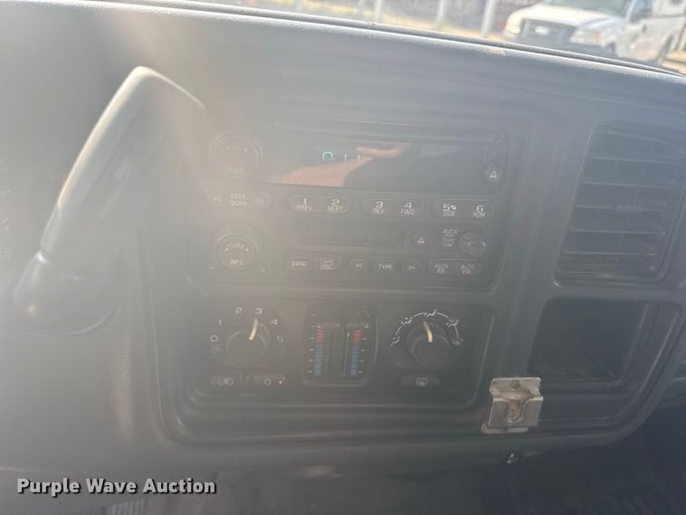 image for item DY3186 2005 Chevrolet Silverado 1500 Ext. Cab pickup truck