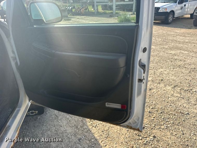 image for item DY3186 2005 Chevrolet Silverado 1500 Ext. Cab pickup truck