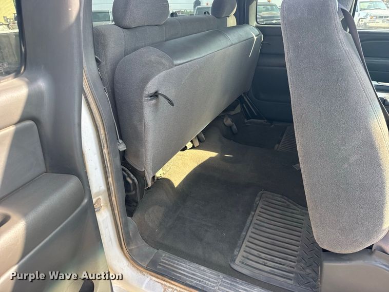 image for item DY3186 2005 Chevrolet Silverado 1500 Ext. Cab pickup truck