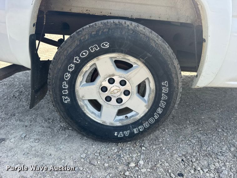 image for item DY3186 2005 Chevrolet Silverado 1500 Ext. Cab pickup truck
