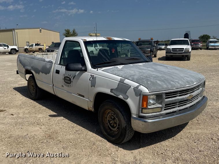 image for item DY3187 1995 Chevrolet C1500 pickup truck