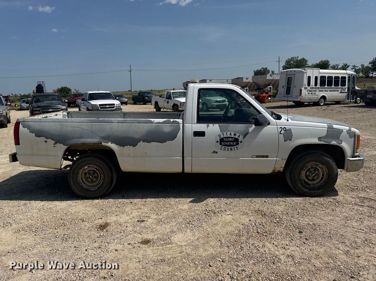image for item DY3187 1995 Chevrolet C1500 pickup truck