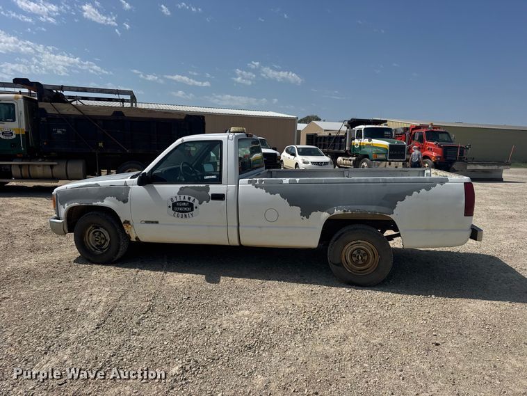 image for item DY3187 1995 Chevrolet C1500 pickup truck