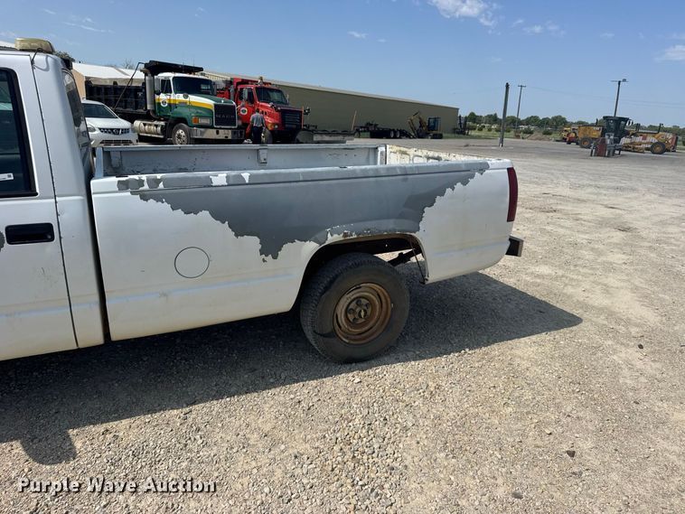 image for item DY3187 1995 Chevrolet C1500 pickup truck