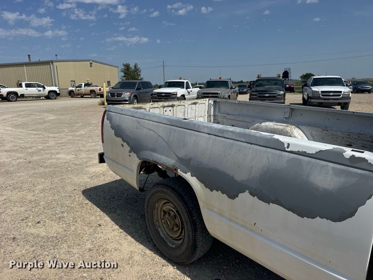 image for item DY3187 1995 Chevrolet C1500 pickup truck